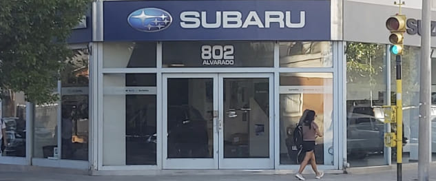 <p>Concesionario Subaru – Fachada del showroom de ventas de Aumacar, ubicado en Alvarado 802 - Bahía Blanca, provincia de Buenos Aires, Argentina. </p>